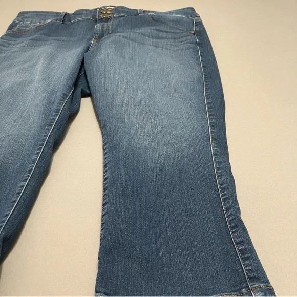 Torrid First at Fit Women's Blue Jegging Crop Jeans, Size 24 - Picture 6 of 12